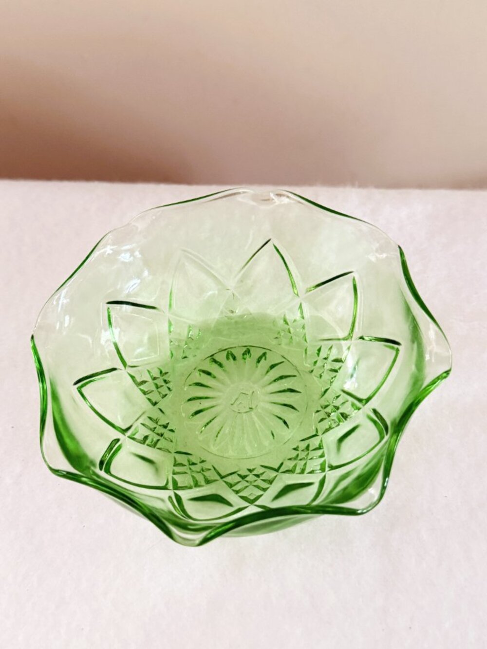5 Vintage Hazel Atlas Diamond Arches Uranium Green Glass Dessert Bowls Set glow - Picture 7 of 7